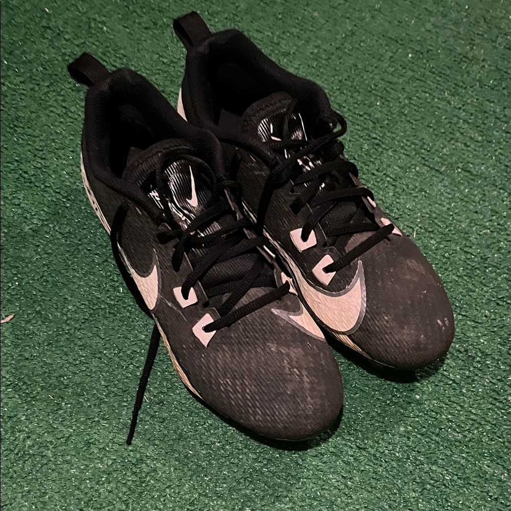 Nike Black and White Athletic Shoes